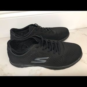 Sketchers black women’s size 8